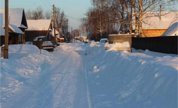 В Кировской области пенсионер на «Шевроле» наехал на мальчика, скатившегося с сугроба
