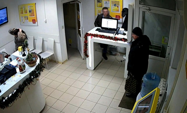 В Кирове мужчина украл телефон в офисе интернет-провайдера