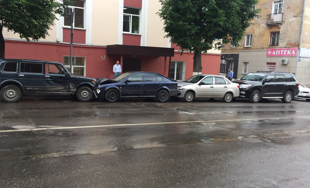В ДТП у Театральной площади пострадали пять машин