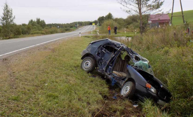 На трассе «Вятка» водитель «Тойоты» погиб, врезавшись в столб