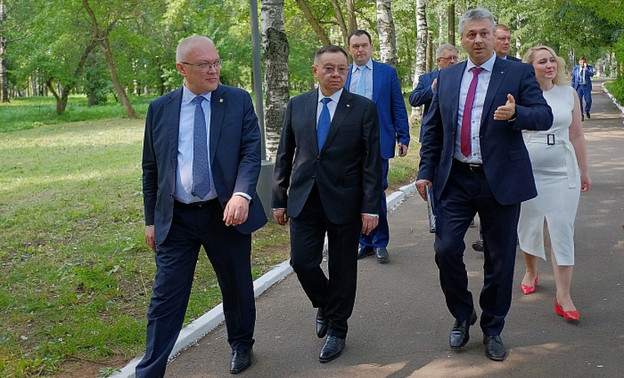 Руководитель управляющей компании и директор ВГЭК оценили визит министра строительства РФ