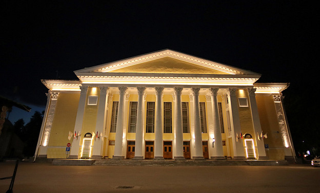 В Кирове завершили работы по подсветке фасадов учреждений культуры