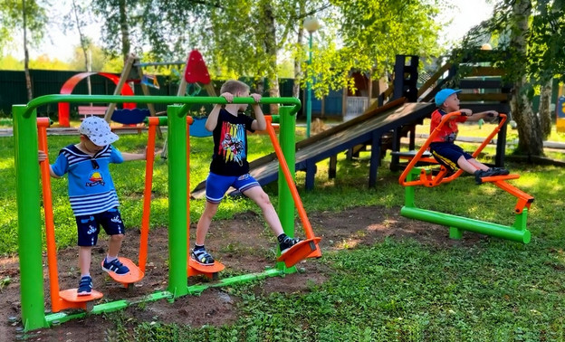 Команда банка Хлынов собрала средства на тренажёры для детского центра «Надежда»