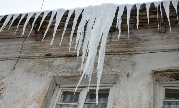 Кировские УК оштрафовали на 18 миллионов рублей за несвоевременную очистку крыш