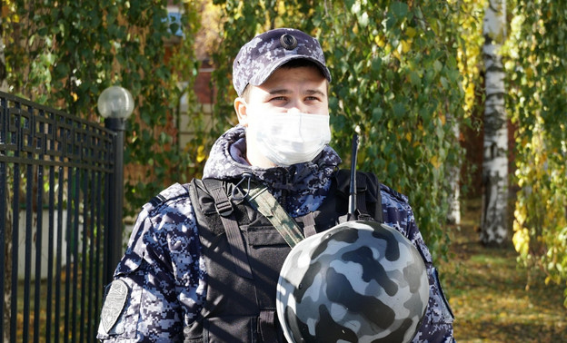В Кирове росгвардейцы задержали 19-летнего гражданина, подозреваемого в нескольких преступлениях