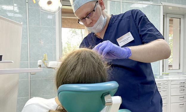 В Кирово-Чепецке хирург спас подростку выбитый зуб