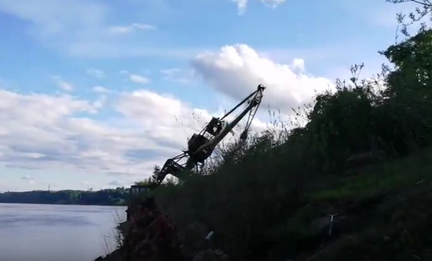 В Котельниче упал 35-метровый подъёмный кран
