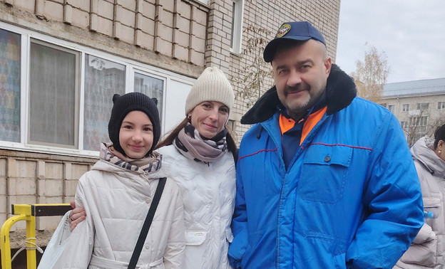 Кировчанка встретилась с Михаилом Пореченковым во время съёмок сериала «Спасатели»