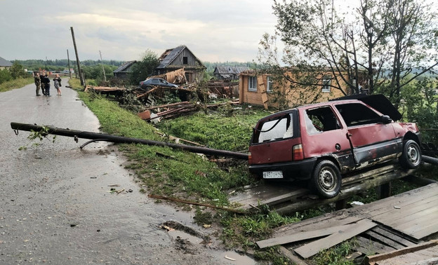 «Пострадали кровли домов и транспорт»: на северо-востоке Кировской области прошёл смерч