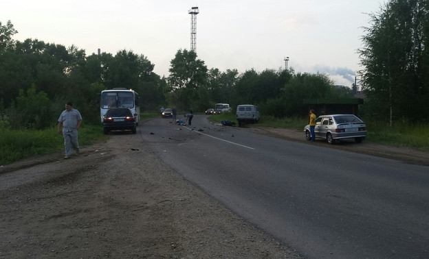 В Кировской области мотоциклист врезался в «Оку» и улетел в «Буханку» (ФОТО)