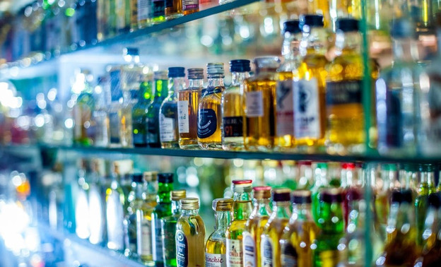 В одном из магазинов Кирова изъяли 100 литров спиртосодержащей жидкости