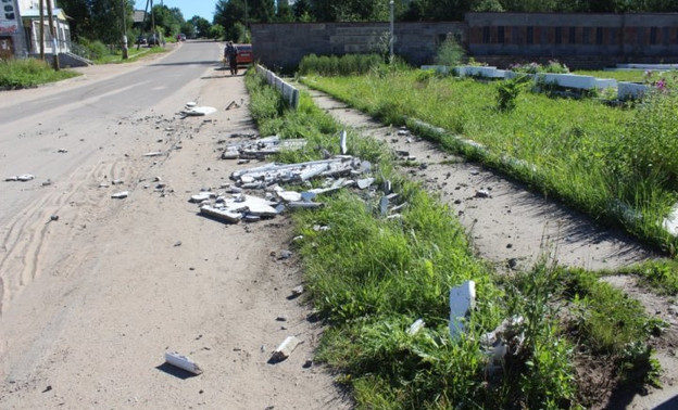 В Кировской области «Нива» снесла мемориальный комплекс