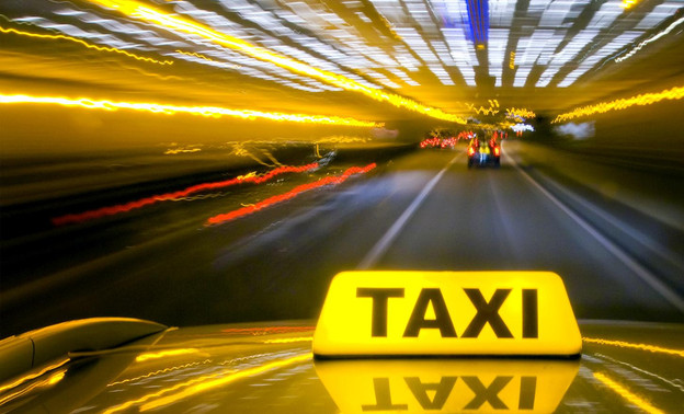 В Кирове заработала муниципальная служба заказа такси