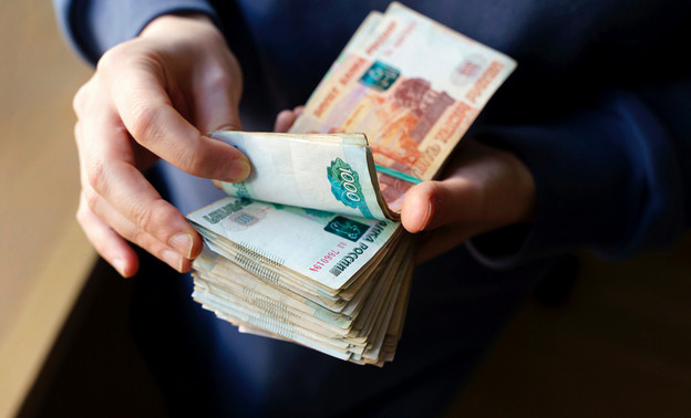 Мошенники похитили с банковских счетов кировчанки почти 2,5 млн рублей