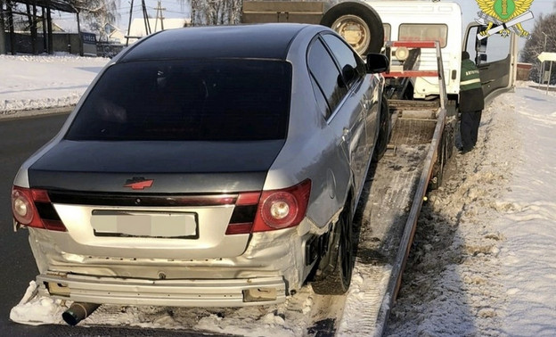 Кировчанину пришлось оплатить более 200 штрафов, чтобы его Chevrolet не продали