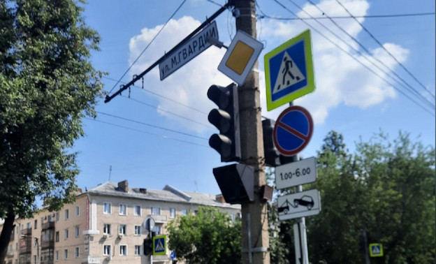На перекрёстке Молодой Гвардии и Октябрьского проспекта с 22 июля не работают светофоры