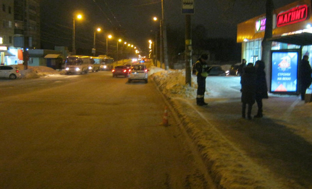 На улице Щорса 12-летняя девочка выпала из автобуса