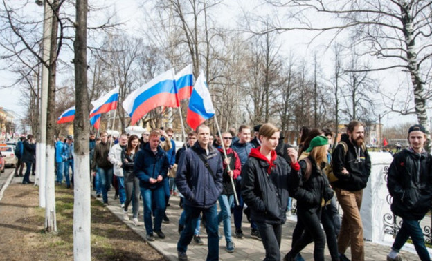 Власти запретили пронести по Кирову российские триколоры в День государственного флага