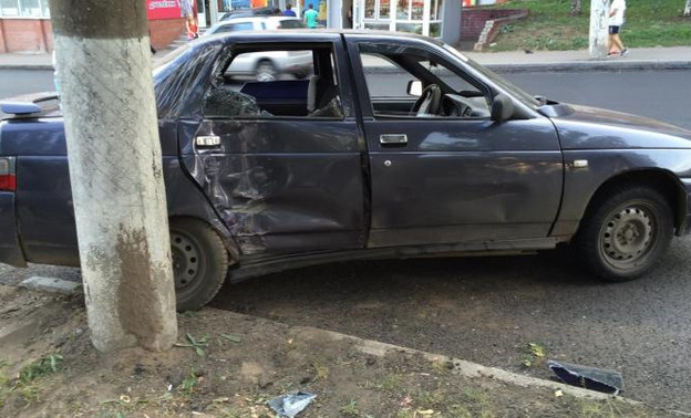 В Кирове при столкновении двух авто пострадали три человека