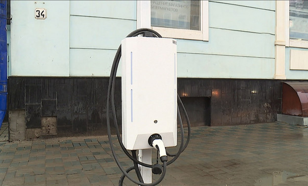 УК хотят обязать ставить зарядки для электромобилей во дворах