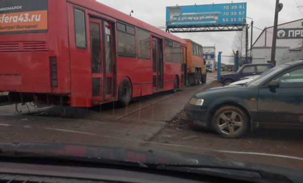 В Кирове отправили на утилизацию пассажирский автобус