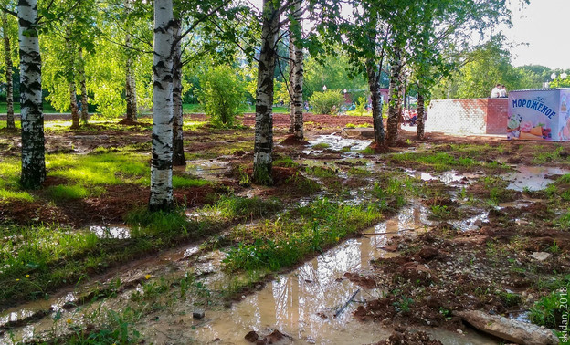 Кочуровский парк заливает водой из-за нового фонтана