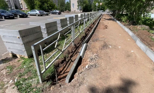 В Кирове начали благоустраивать тротуар на улице Монтажников