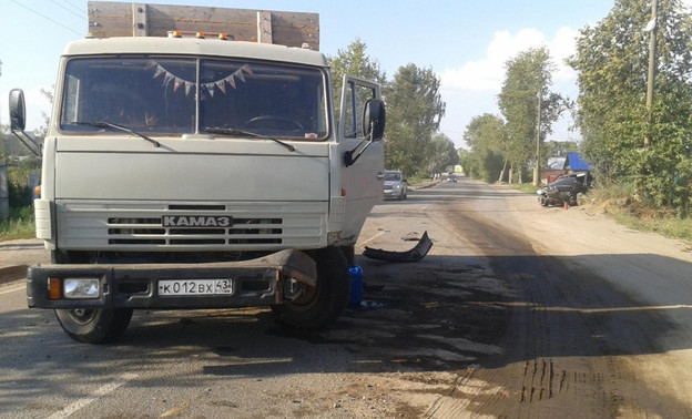 В Кировской области водитель и пассажиры легковушки чудом выжили после столкновения с КАМАЗом