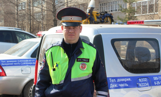 Кировский автоинспектор спас людей из пожара и задержал возможного поджигателя