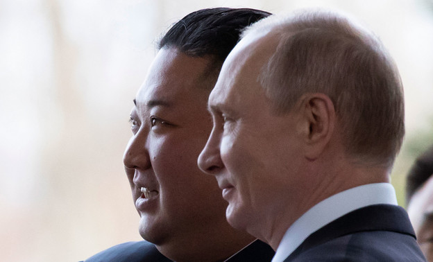 Пельмени с камчатским крабом и осетрина с грибами: чем обедали Владимир Путин и Ким Чен Ын