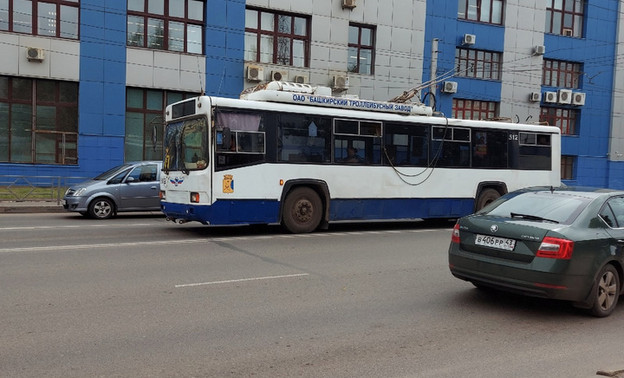 В Кирове 10-месячный младенец пострадал во время падения в троллейбусе