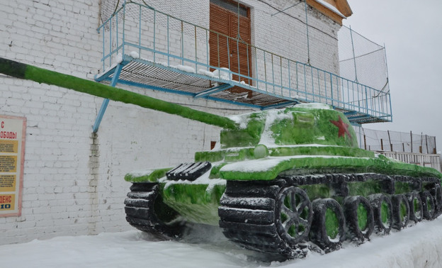 На территории колонии в Кировской области появились танки