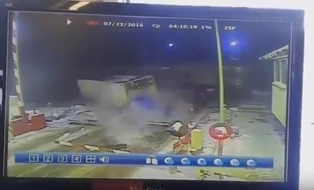 В сети появилось видео столкновения «Вятки» и грузовика (ВИДЕО)
