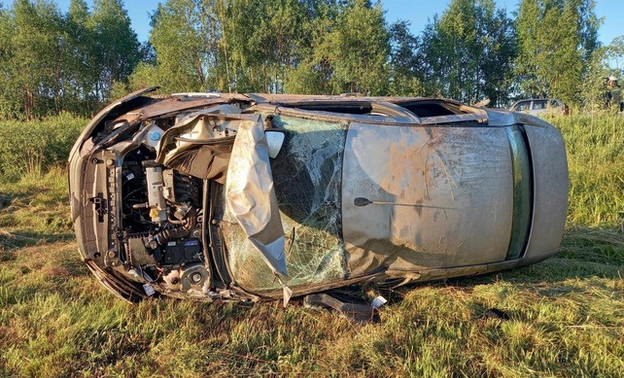 Двух несовершеннолетних госпитализировали после аварии в Афанасьевском районе