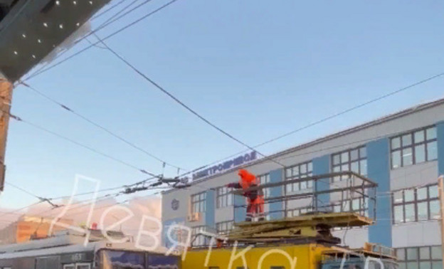 На двух участках Октябрьского проспекта произошёл обрыв проводов