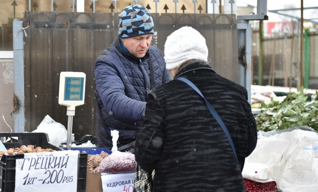На Центральном рынке Кирова организовали социальные места за 25 рублей