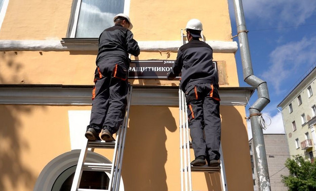В Кирове начали устанавливать новые уличные указатели