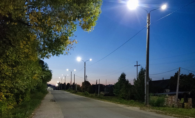 «Да будет свет!»: в Лебяжье начали работать фонари на дороге к детсаду и больнице