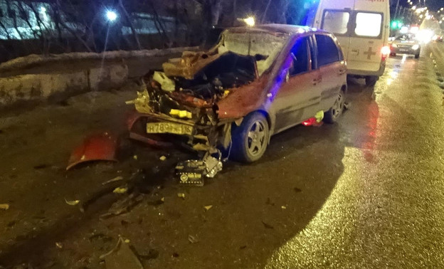 На Московской при столкновении «Лады» с грузовиком погиб 21-летний водитель