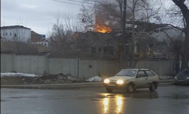 В Кирове произошёл пожар на территории бывшего корпуса завода КРИН
