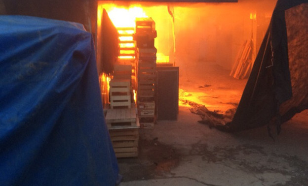 В Кирове горели складские помещения на Юго-Западном рынке