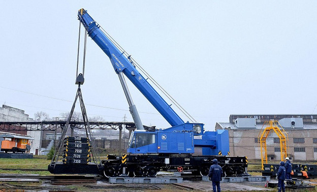 В Кирове создали первый в России железнодорожный кран грузоподъёмностью 150 тонн