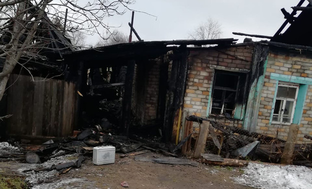 Погорельцам нужна помощь: в Котельниче сгорел жилой дом