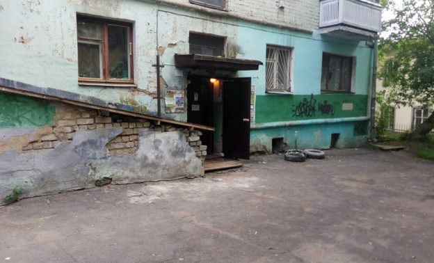 «Как в бане»: подвал дома в Кирове затопило кипятком