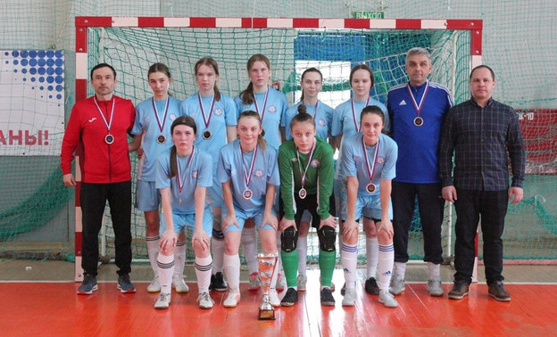 Женская сборная Кировской области взяла бронзу на первенстве по мини-футболу