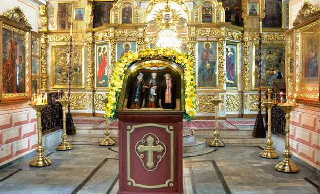 В Киров прибыла икона с частицами мощей трёх святых
