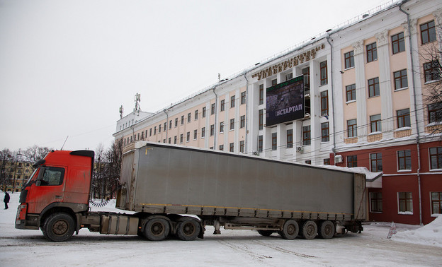 Представители кировского вуза и бизнеса отправили гуманитарную помощь в Донбасс