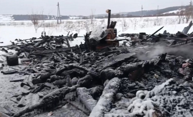 В Сунском районе в хозпостройке сгорела женщина