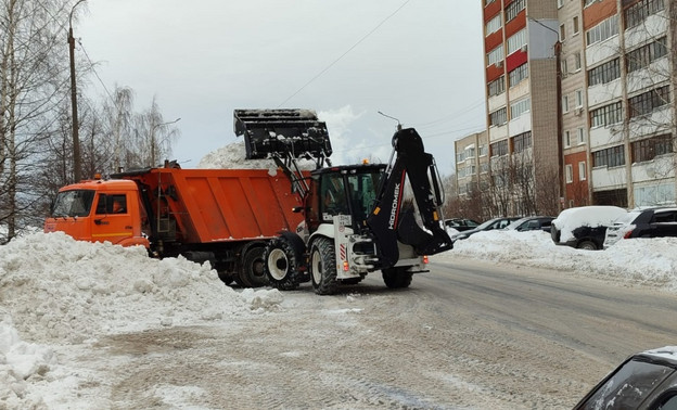 Известно, с каких улиц Кирова будут вывозить снег 23-24 января