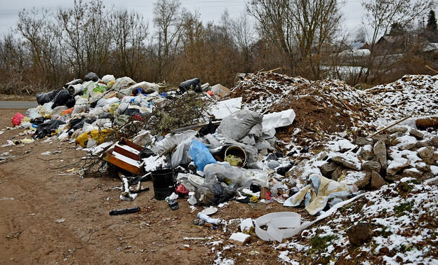 Со свалки в слободе Санниковы вывезли 900 кубометров мусора